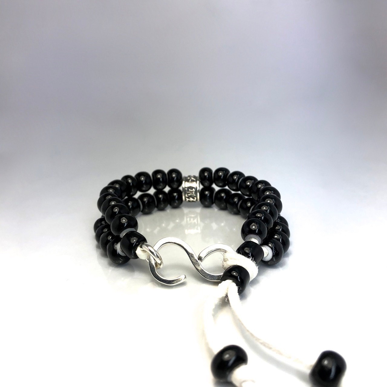 LEATHER BRACELET WHITE HEART BEADS [BLACK] / レザーブレスレット ホワイトハート・ブラック