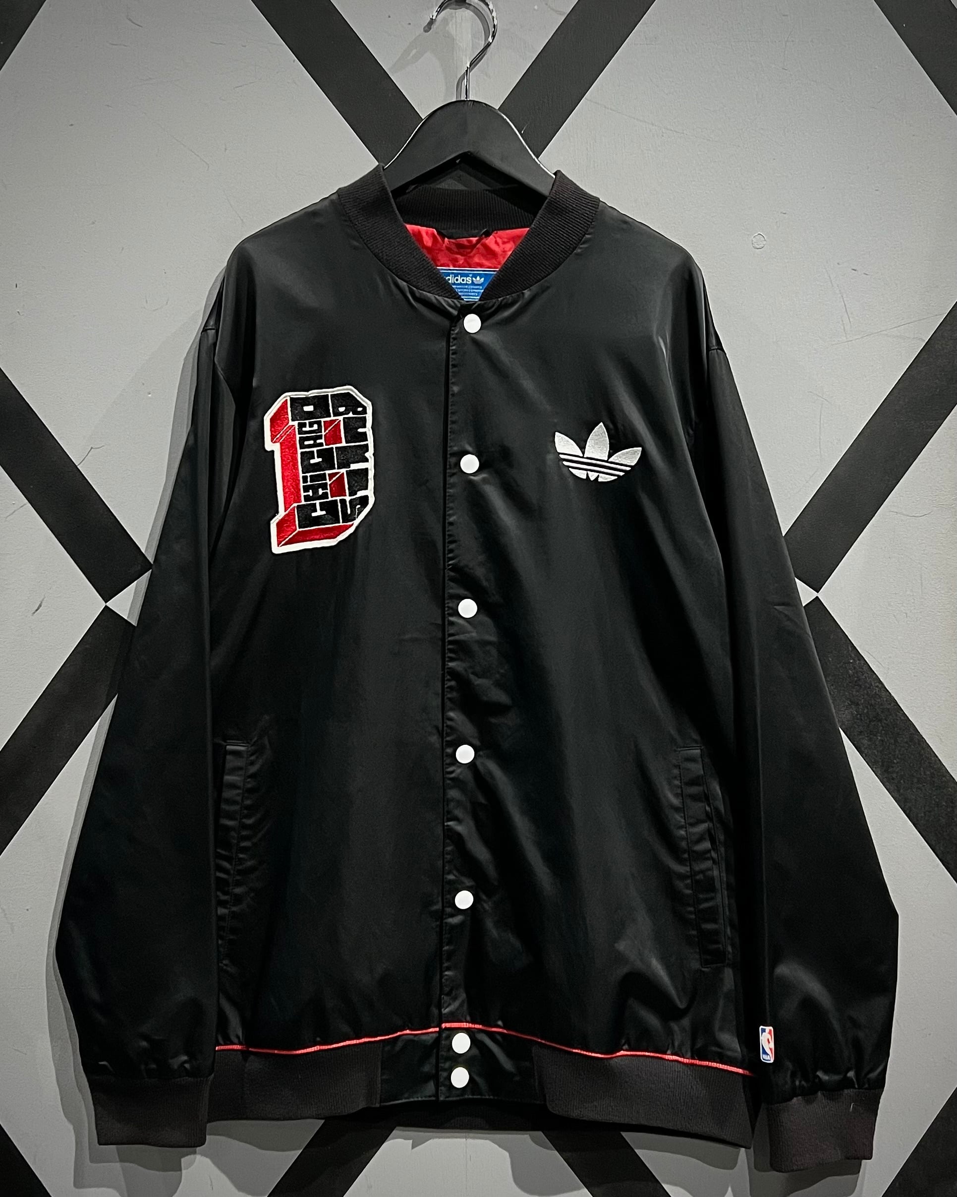 X VINTAGE】“adidas” “NBA” “CHICAGO BULLS” Wappen Design Loose