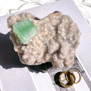 Cube Green Apophyllite Cluster 5 (共生原石)