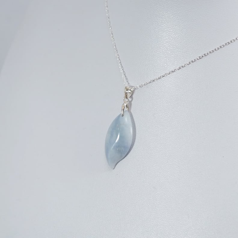 糸魚川翡翠 ラベンダー翡翠 リーフペンダントトップ 1.6g lavender