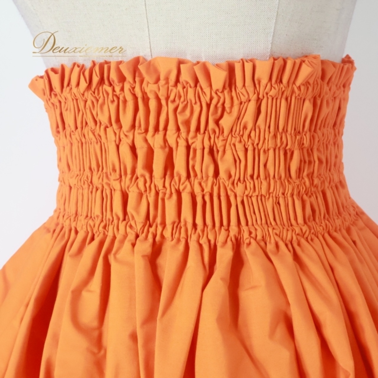 フラダンス 衣装 パウスカート オレンジ系 橙 無地 シンプル ハワイアン アロハ フラ ダンス レッスン 練習 シングル スカート 練習着 かわいい おしゃれ 上品 華やか 鮮やか フレア ふんわり 軽やか かわいらしい おしゃれ着