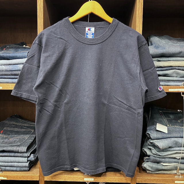 ①CHAMPION NAVY SOLID T-SHIRT
