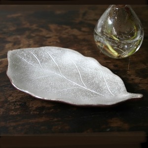 【再入荷】Leaf Plate Silver 銀彩柏の葉(幅 17.5  cm)