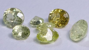 YouTube175-9 パロットクリソベリル［総量0.5ct］