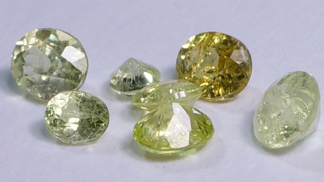 YouTube175-9 パロットクリソベリル［総量0.5ct］