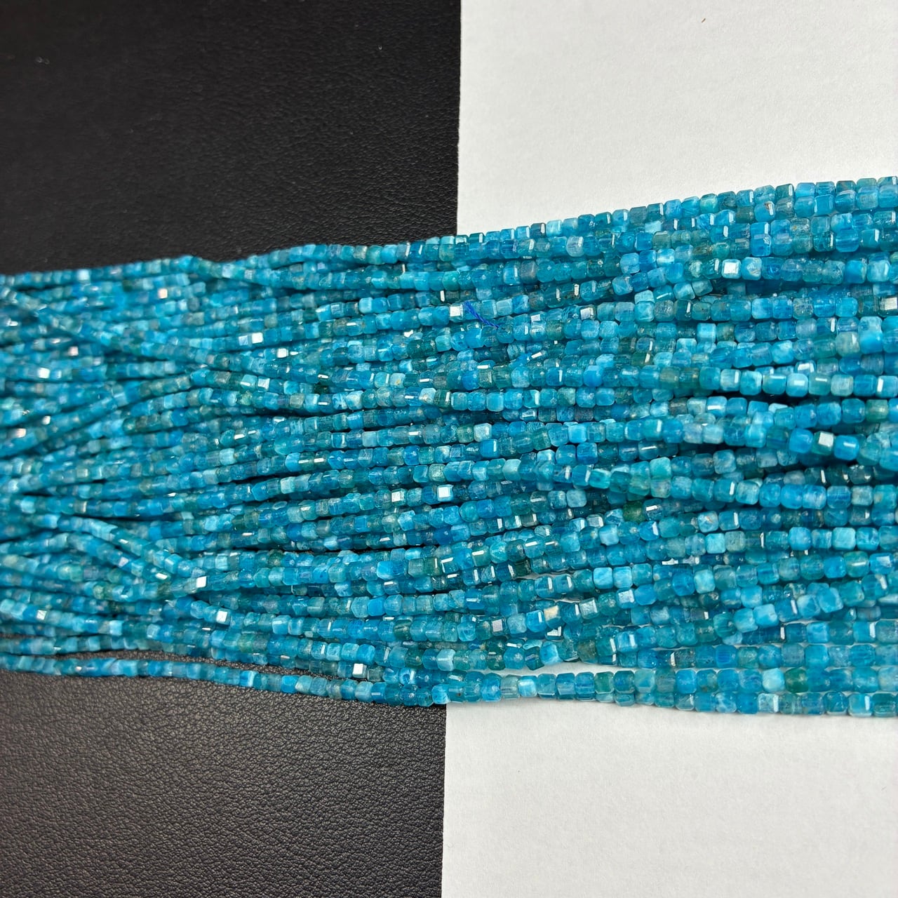 アパタイト キューブ 青 2.7㎜ | K0047