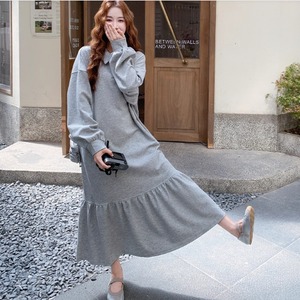 【送料無料】 ロングワンピ スウェット生地 マキシ ゆったり 長袖 Vネック 襟付き Aライン フレア プルオーバー ステッチ切り替え 厚手生地 可愛い 大人可愛い シンプル カジュアル コンサバ おしゃれ こなれ感 無地 冬 レディース 女性用 ママ 20代 30代 40代 デート お出かけ 女子会 お呼ばれ 休日 お茶会 授業参観 グレー 大人カラー ニュアンスカラー
