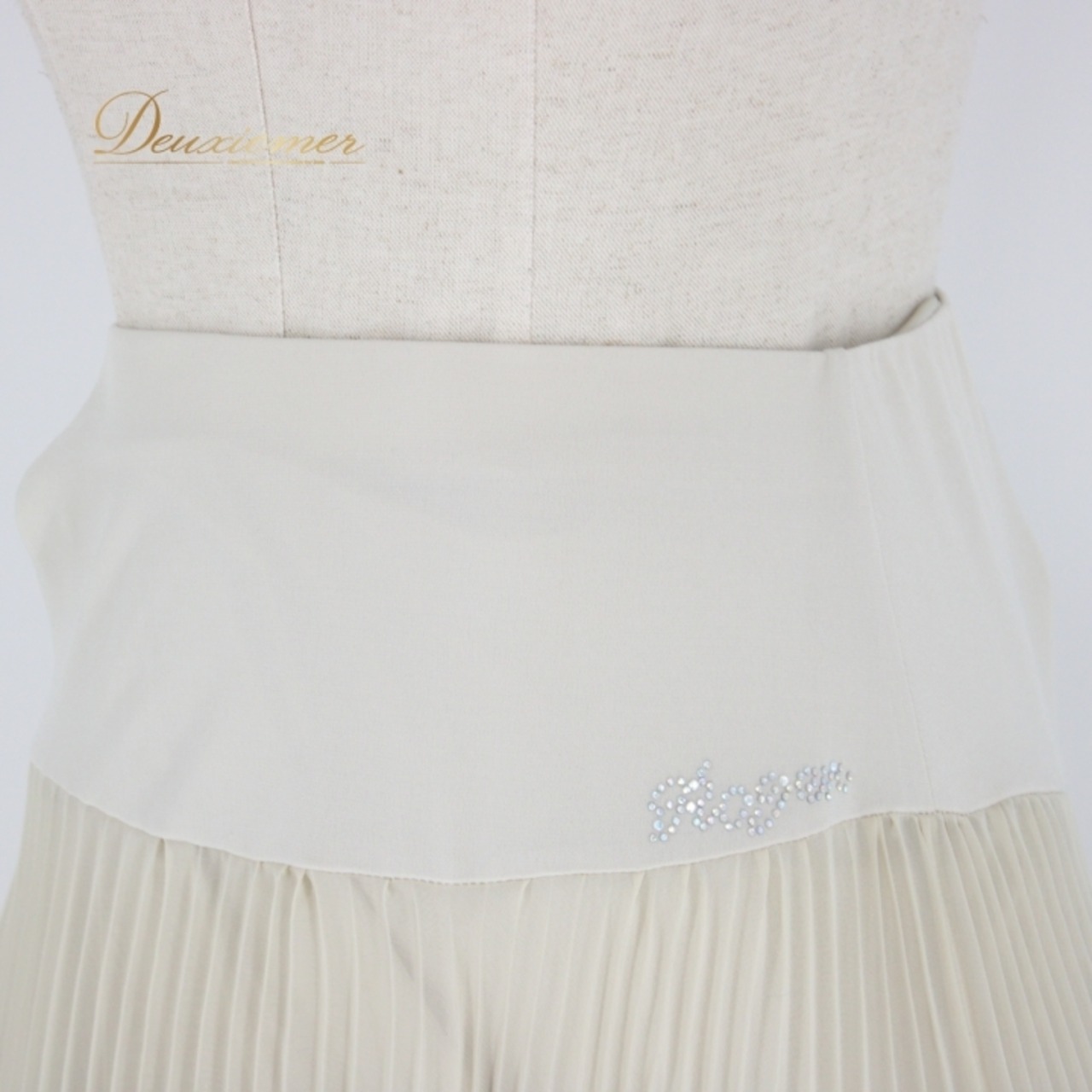 社交ダンス 衣装 スタンダード スカート レッスンウェア 女性用 オールシーズン Roger ホワイト系 ラインストーン プリーツ シンプル アイボリー系 ダンスウェア フレアスカート ボリューム ステージ衣装 おしゃれ 透け感 通気性 コーディネート 機能性 お洒落 レディース ブランド 伸縮性 発表会 練習用 お揃い プレゼント 大人用