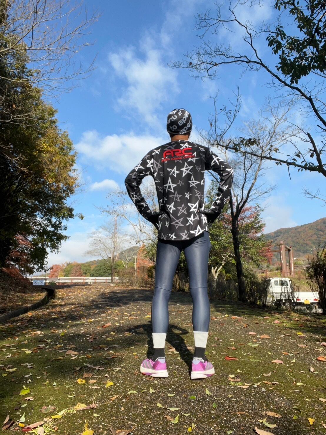 AP 125276】ユニセックス ランダムスター長袖Tシャツ マットブラック