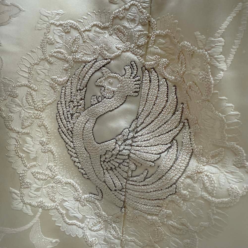 白打掛 中国三代刺繍 相良刺繍 サガラ刺繍 正絹 裄66cm 身丈187cm 白 鶴 撮影用 結婚式 花嫁衣装 Mサイズ 4286 白打掛 中国三代刺繍 相良刺繍 サガラ刺繍 正絹 裄66cm 身丈187cm 白
