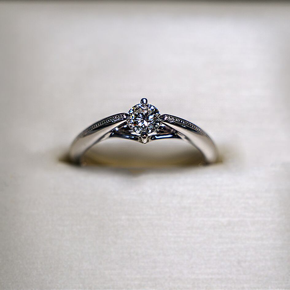 【0.3ct 婚約指輪】プロポーズリング ダイヤモンドリング プラチナリング エレガンス プロポーズ エンゲージリング 永久保証 名入れ無料 刻印無料 品質保証書付き 婚約