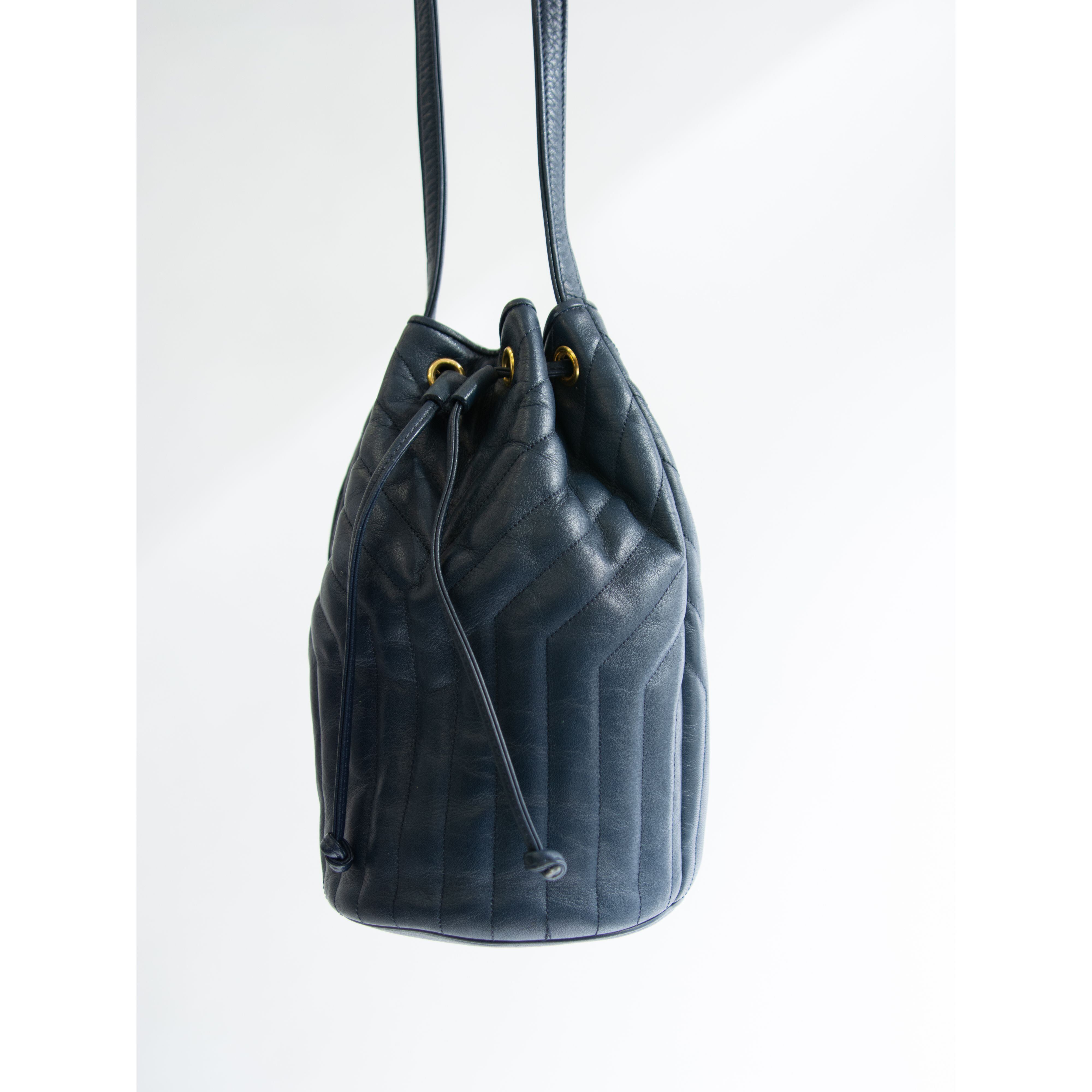【Yves Saint Laurent】Drawstring leather shoulder bag（イヴサンローラン レザーショルダーバッグ  巾着バッグ）11a | MASCOT/E powered by BASE