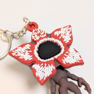 【 Stranger Things ( ストレンジャーシングス ) 】『デモゴルゴン』3Dラバーキーホルダー / フィギュアキーホルダー 〚アメリカン雑貨 アメトイ〛