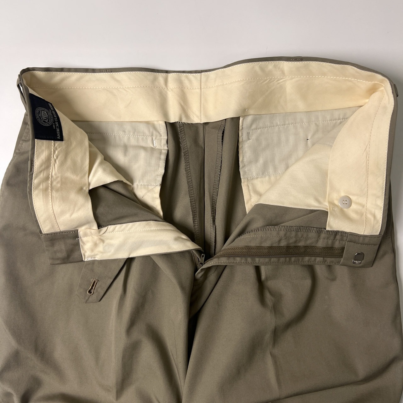 J.PRESS ジェイプレス タック入り コットン スラックスパンツ 85/ベージュ