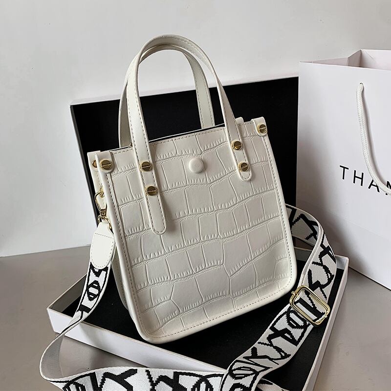 ネットセレブレトロスモールバッグ女性バッグ2020新しいトレンディなファッションの質感ショルダーメッセンジャーバッグ人気のオールマッチハンドバッグ Tiancai_Wing_Bag9136532