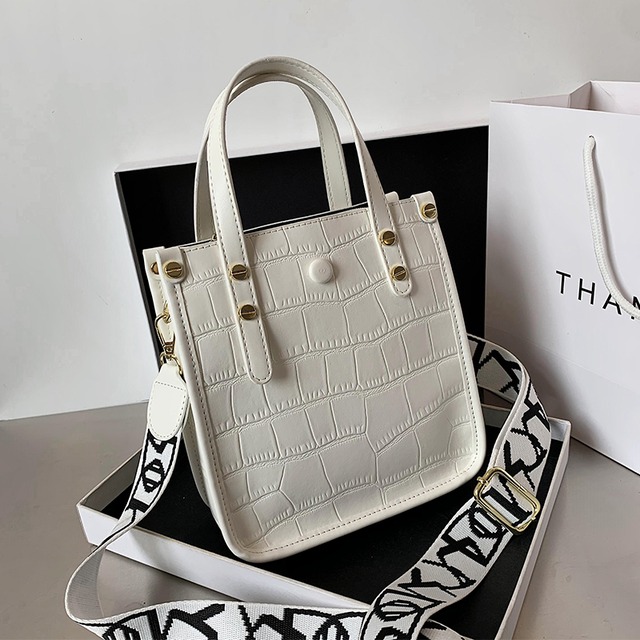 ネットセレブレトロスモールバッグ女性バッグ2020新しいトレンディなファッションの質感ショルダーメッセンジャーバッグ人気のオールマッチハンドバッグ Tiancai_Wing_Bag9136532