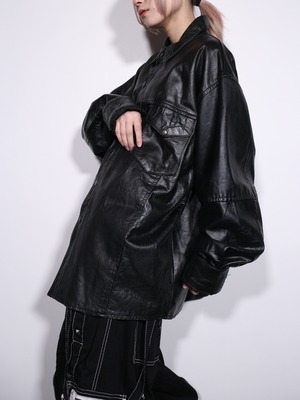 "本革" over silhouette shirt jacket