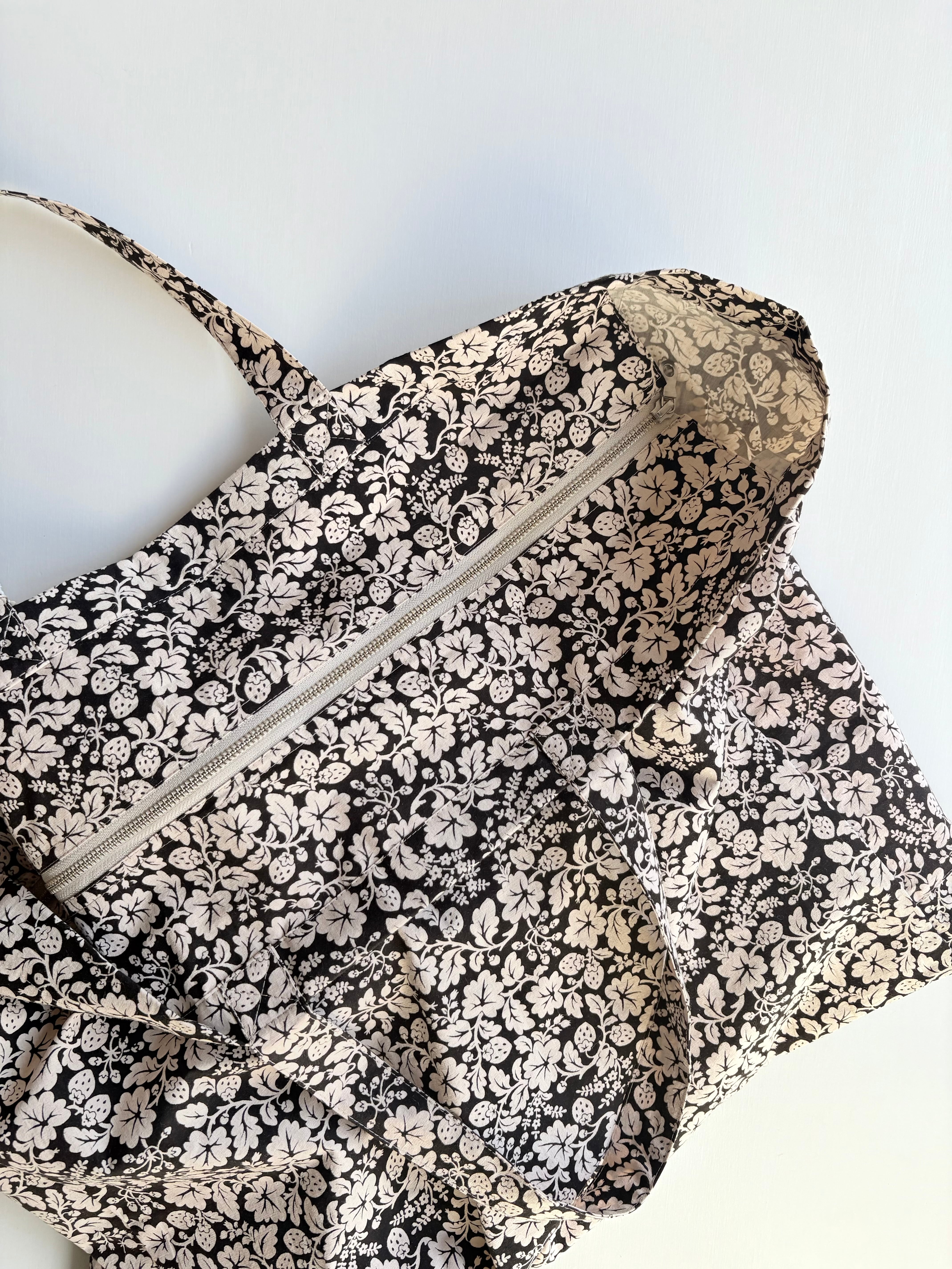 R&D.M.Co-】WILDBERRY TOTE BAG (L) no.7780 オールドマンズテーラー