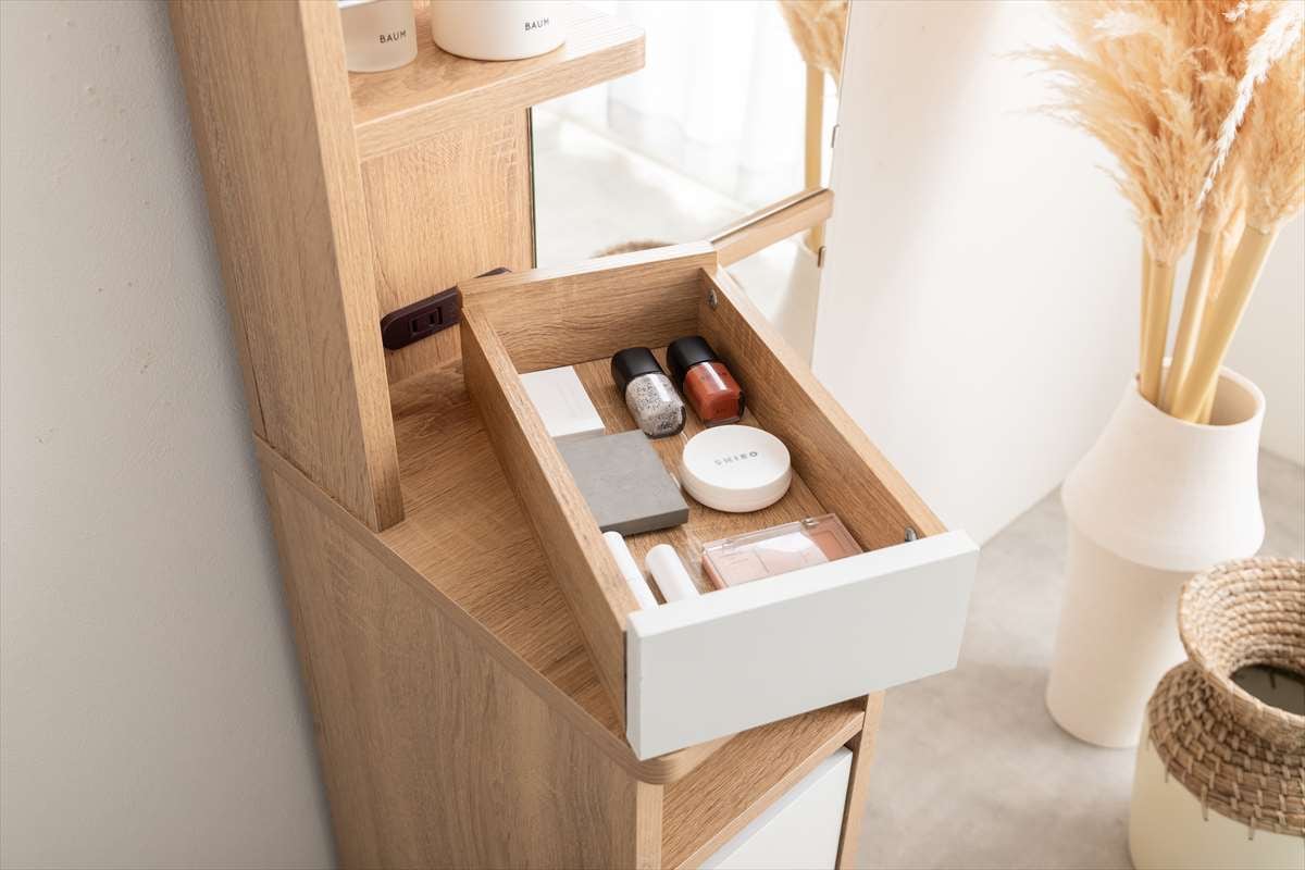 足元までしっかり映り、1台で2通りのカラーを楽しめる収納付き姿見