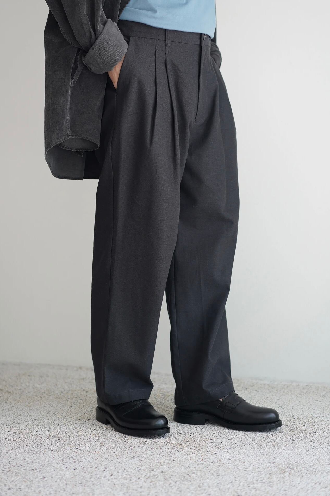 STILL BY HAND Deep tuck pressed pants PT06253 (black navy