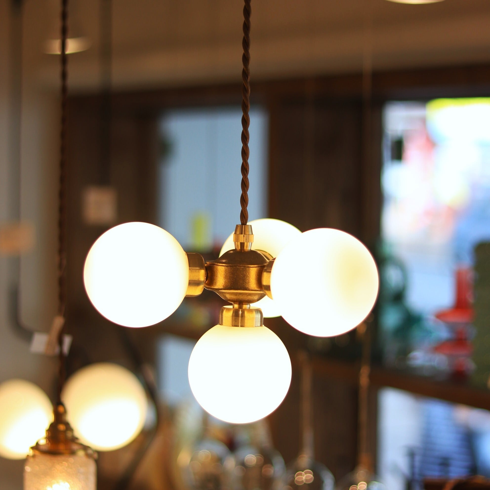 照明】ホワイトガラス4灯シャンデリアペンダントライト | ジーフラット