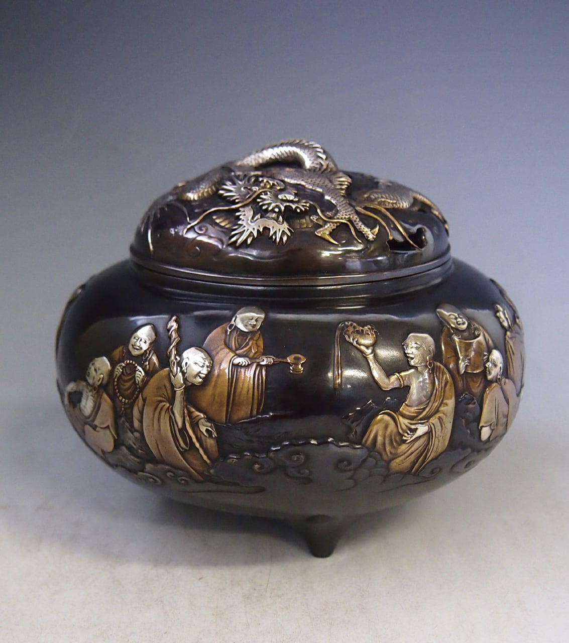 十六羅漢香炉 雲龍蓋 内島青鳳作