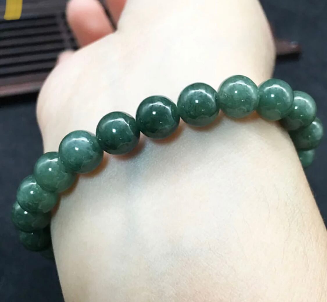 天然ビルマ翡翠のブレスレット　10mm玉