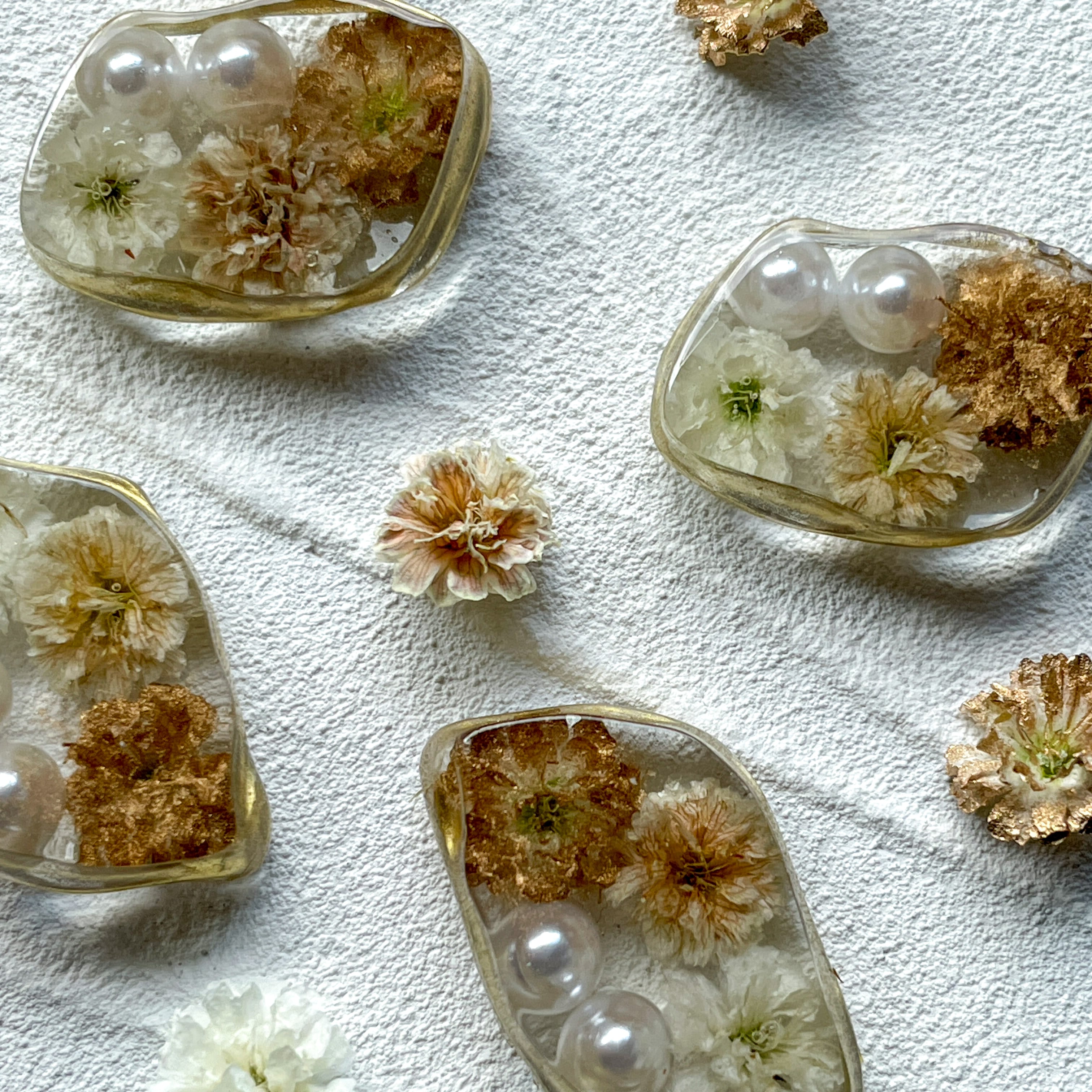 ゴールド かすみ草 ノンホールピアス ハンドメイド シンプル 