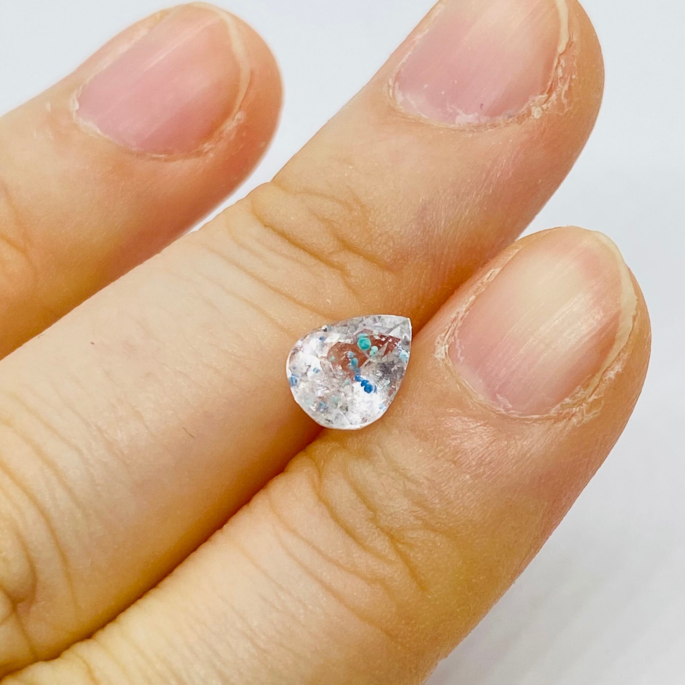 ファセットカットの珍しいギラライトインクオーツ