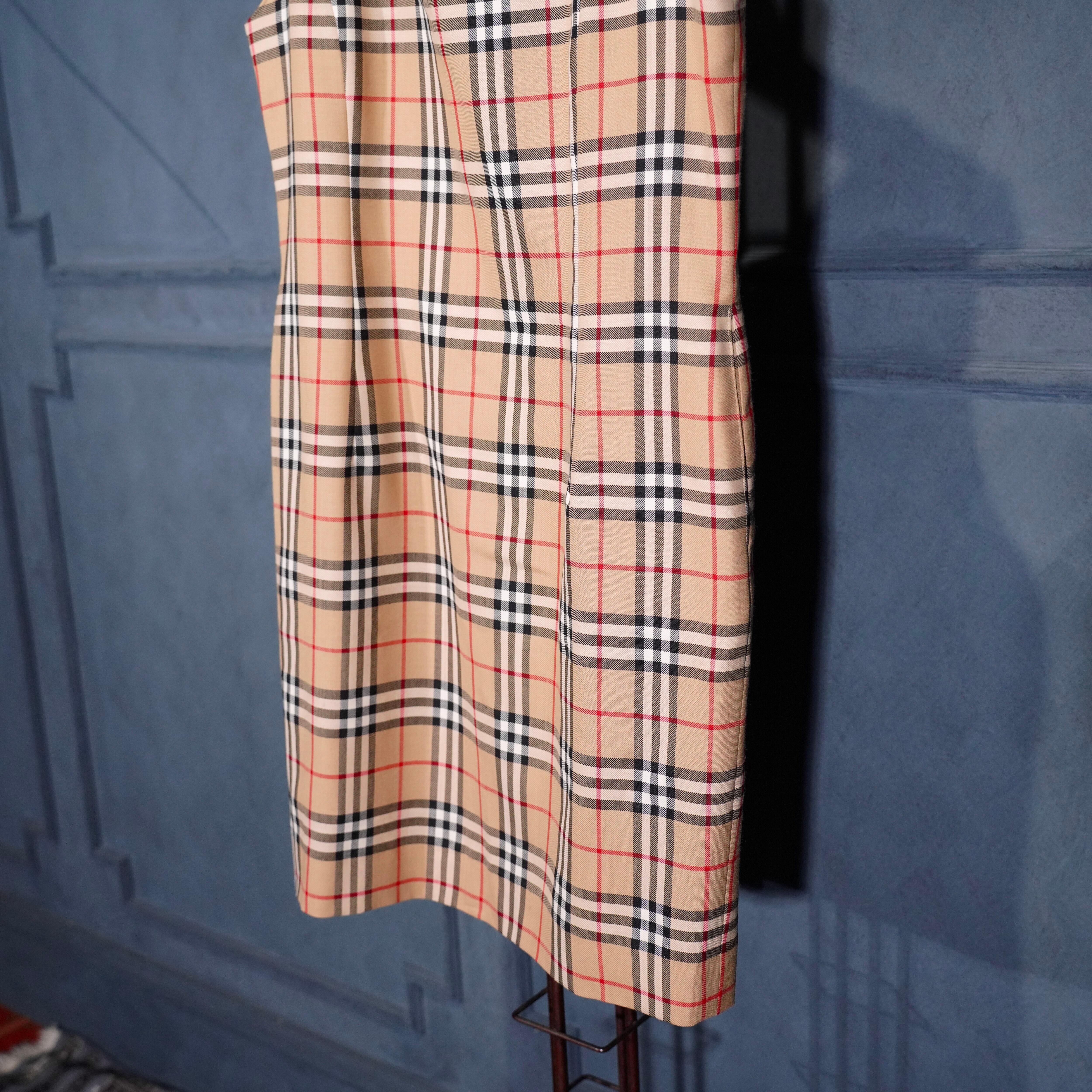 Burberrys CHECK PATTERNED GOLD BUTTON DESIGN WOOL NO SLEEVE ONE