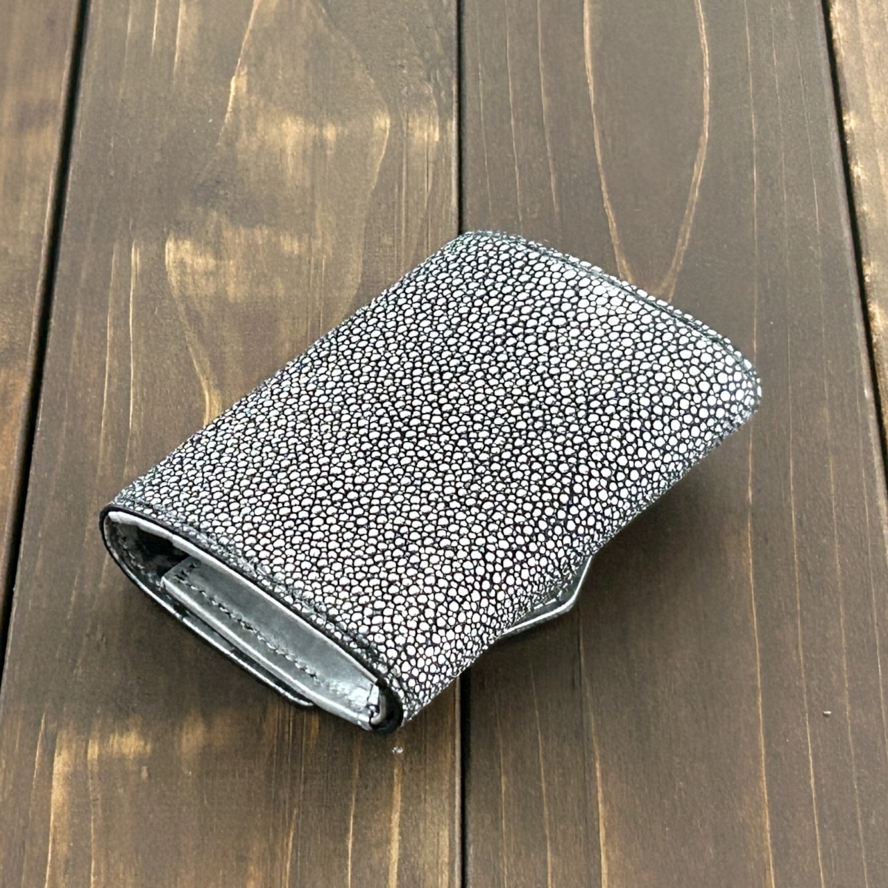 スティングレイ コンパクトウォレット ダイヤモンド