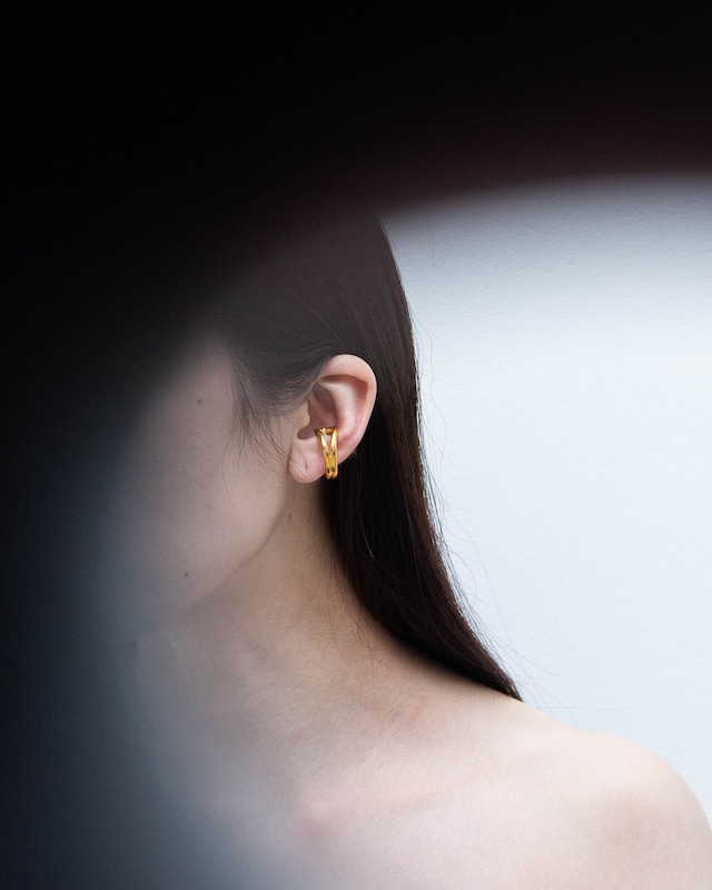 RÄTHEL & WOLF - "YURI" small ear cuff gold