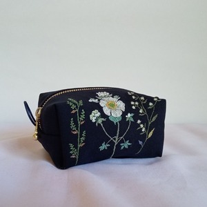 植物図のポーチ nui+