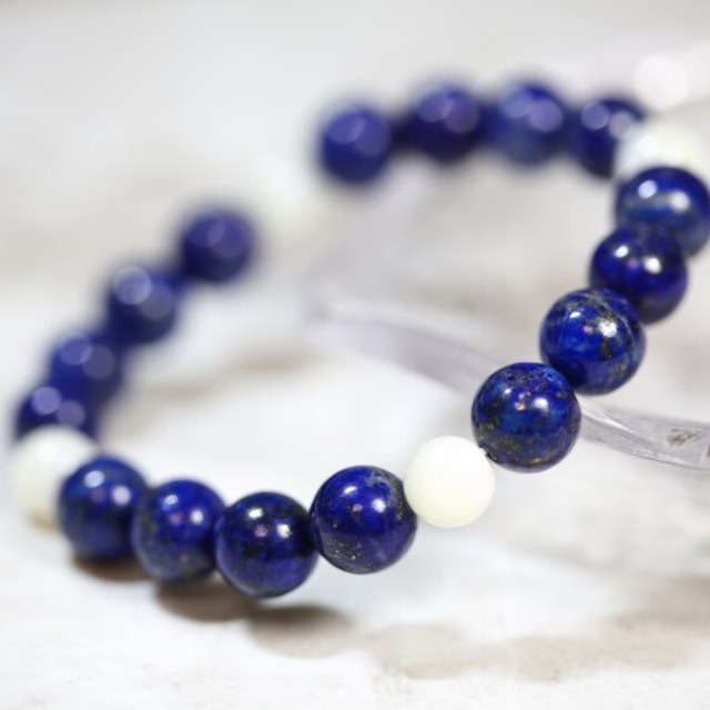 ラピスラズリとマザーオブパールのブレスレット(135)