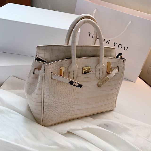 ネットレッドレトロスモールバッグメスバッグ2020夏ニューウェーブファッションワイルドポピュラーメッセンジャーバッグインハンドバッグ 手作りハンドバック18289046028