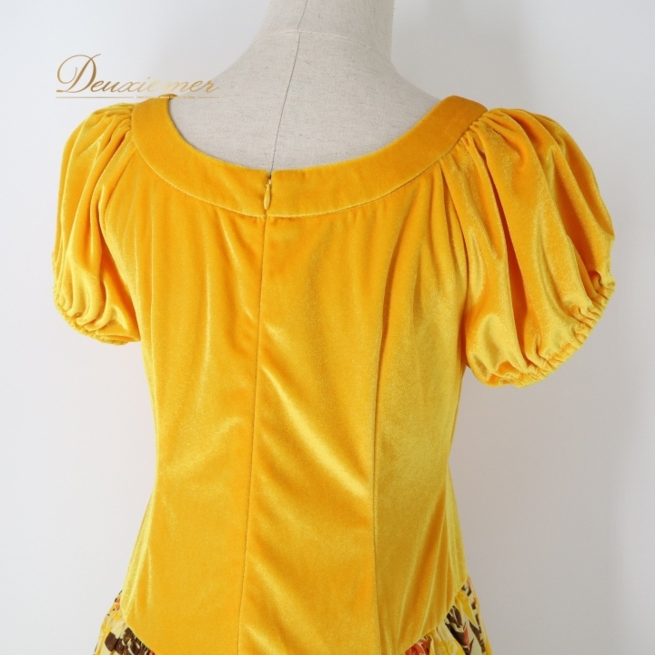 フラダンス 衣装 ワンピース ドレス イエロー系 ハワイアンプリント アロハ 花柄 植物柄 ベロア ボタニカル フラ ダンス レッスン 練習 半袖 華やか 鮮やか かわいい おしゃれ 上品 高級感 光沢感 フレア ブラウン系 オレンジ系 黄 茶 橙 フラダンス衣装 高級 ハワイアン おしゃれなデザイン 軽やか 華やかさ