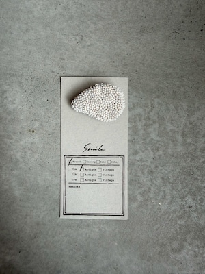 装身具「SmiLe」 №10 antiquebeadsブローチ・花びら