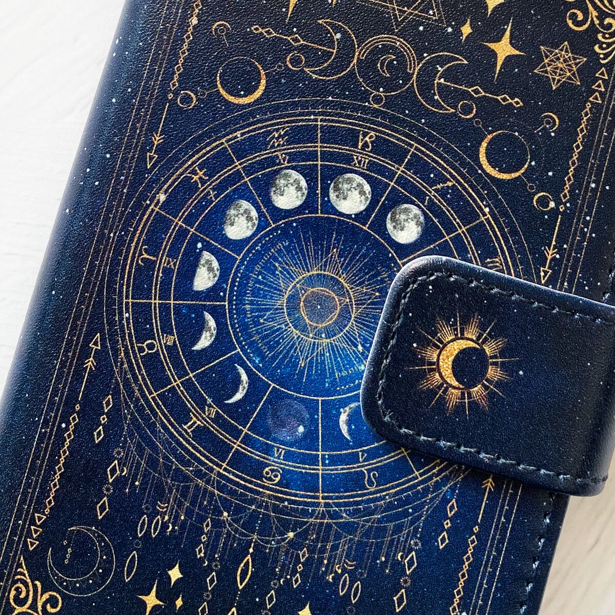 星座とかすみ草のiPhoneケース 準備中 めぐり