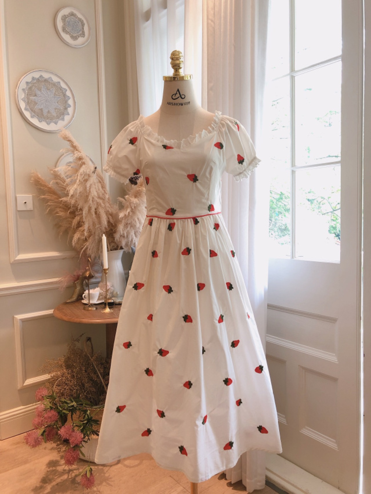 100%正規品 いちごワンピース | Lily Couture 犬服・アクセサリー