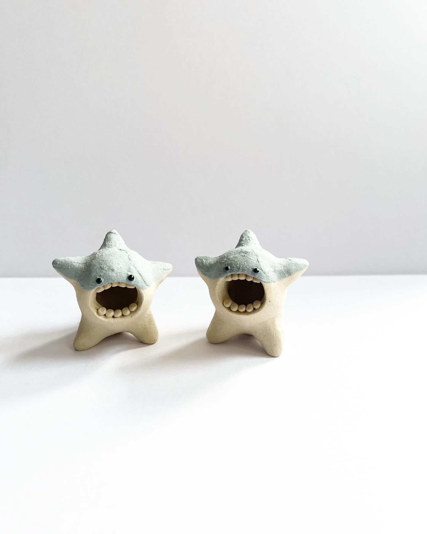 松本良太 陶器ミニオブジェ さめ 2 | teshigotoya ねむの木の豆