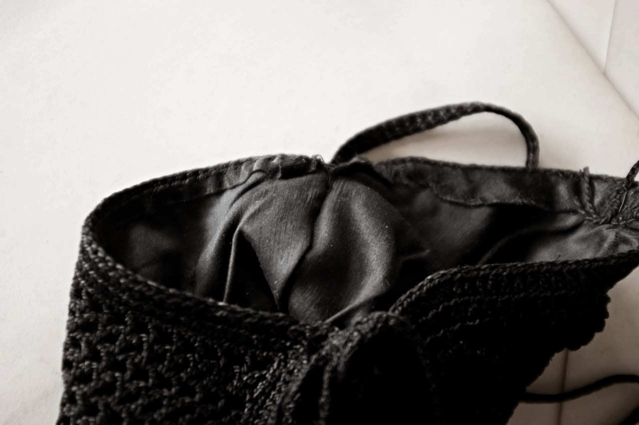 フランス 黒花たちと麻とシルクの闇夜色ポシェット アイリッシュクロッシェ アンティーク