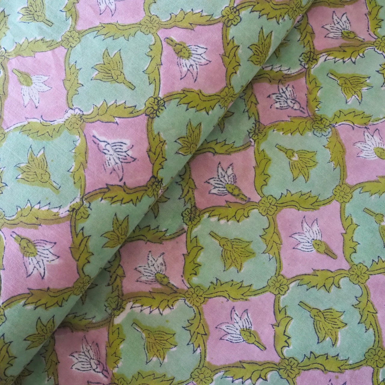 ブロックプリント生地【50cm単位】インド綿  ジャール柄 くすみピンク×グリーン #51615-PK2