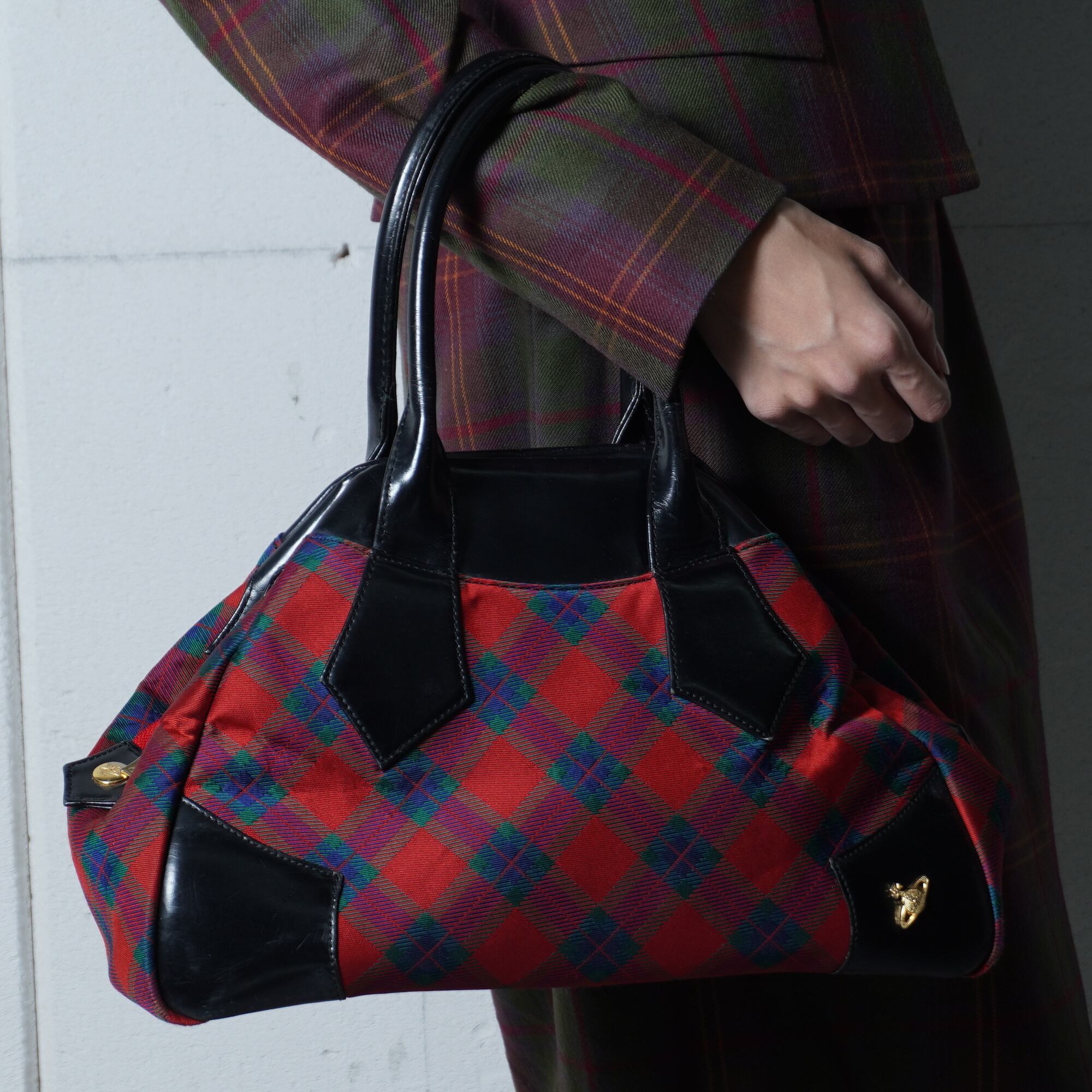 Vivienne Westwood】ヴィヴィアンウエストウッド オーブロゴ ヤスミン