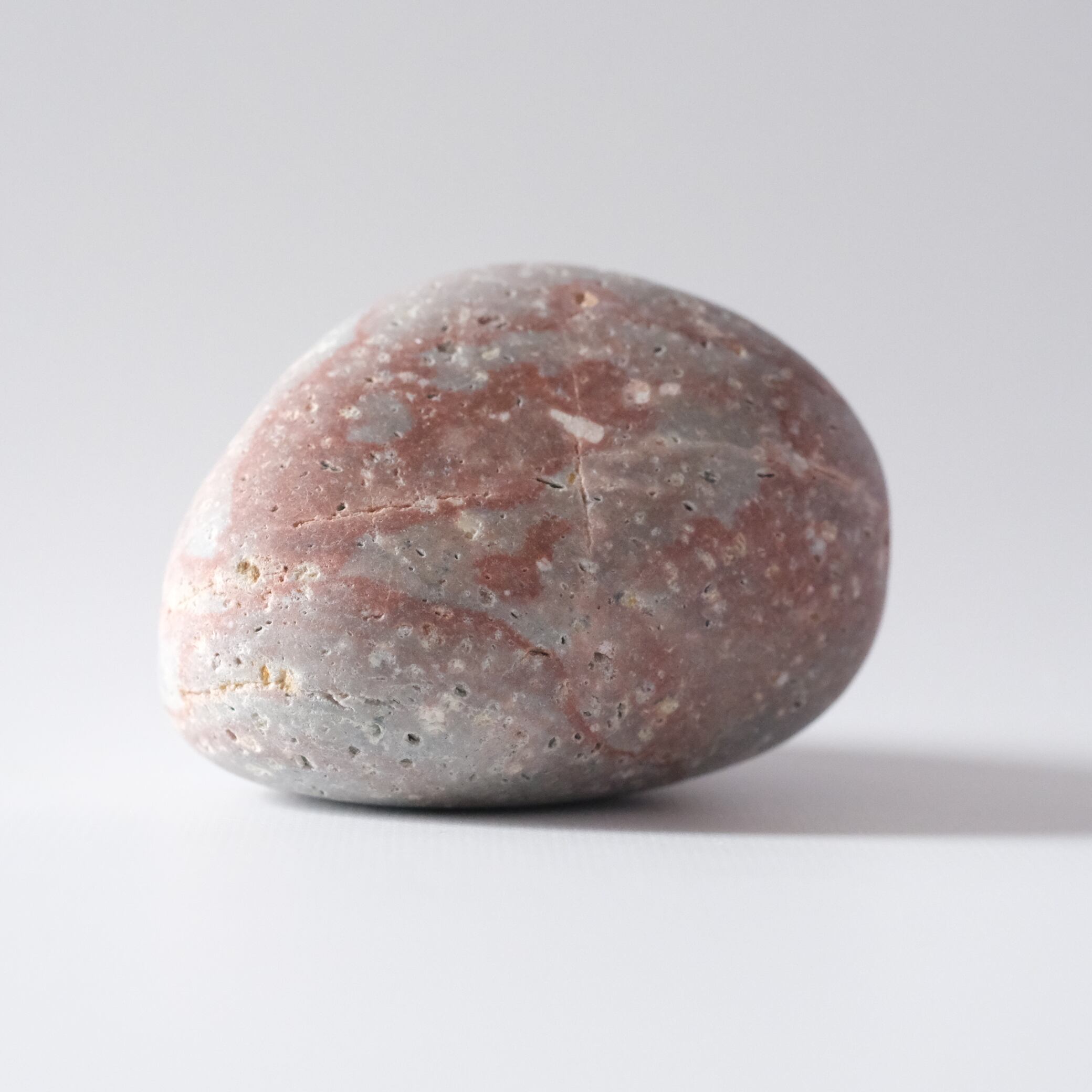 姫川薬石（赤虎） 〇 流紋岩質凝灰岩（りゅうもんがんしつぎょう