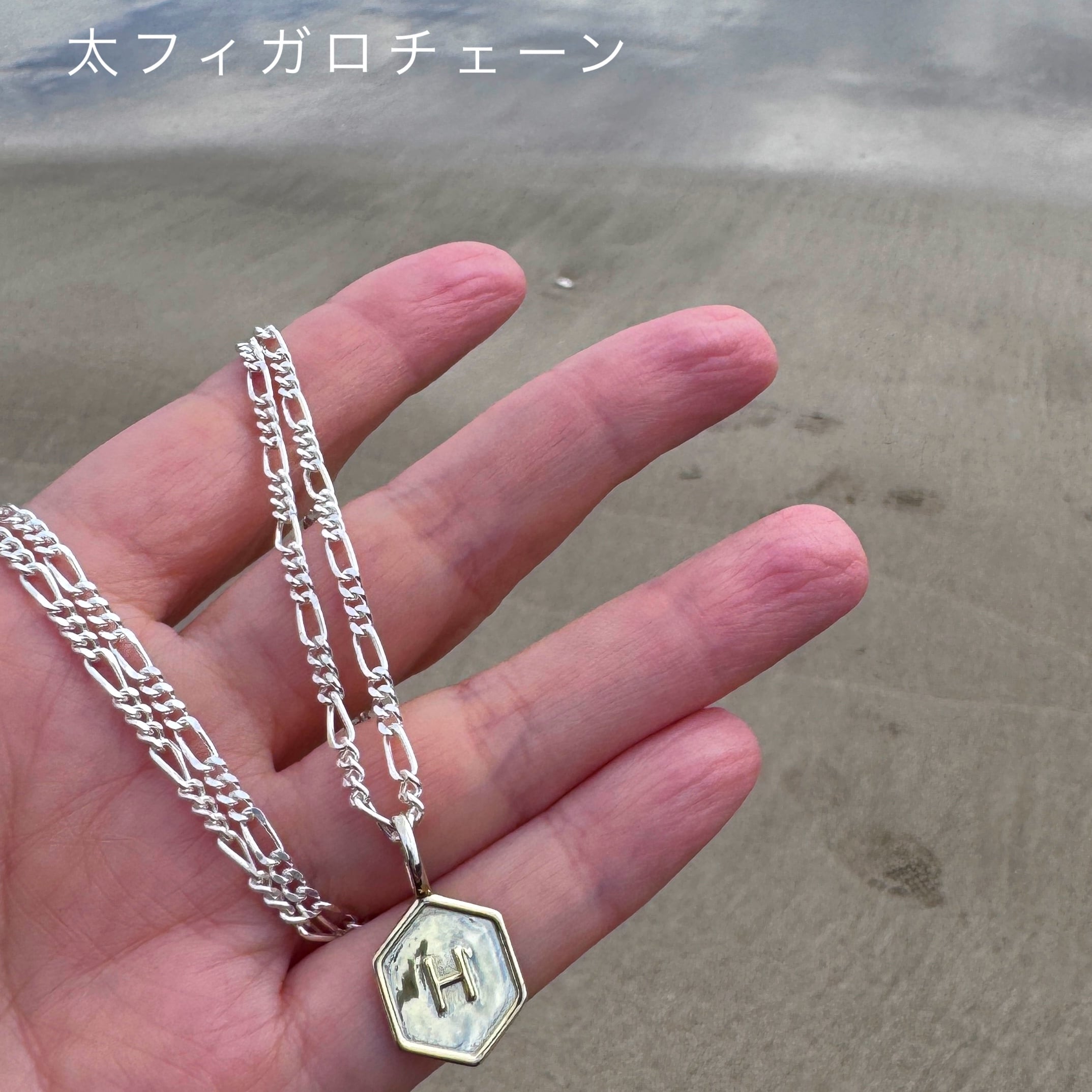 Lagoon Original ハニコム ヘキサゴン イニシャル ペンダント with