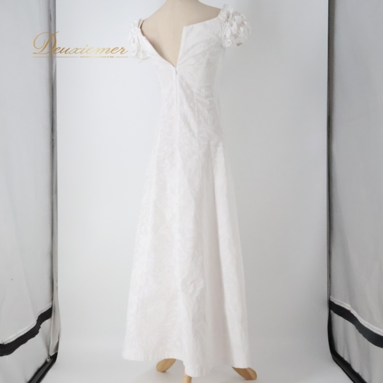 フラダンス 衣装 ワンピース ドレス マーメイドライン エムエムジェイ ホワイト系 MermaidLine MMJ 日本製 ワンカラー フリル かわいい 華やか 上品 きれい 明るい 白 ハワイアン アロハ ハワイアンプリント フラ ダンス レッスン 練習