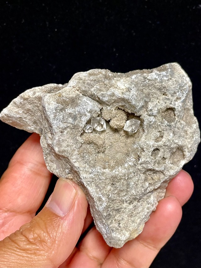 1) 平和を育む！アルゼンチン産「ハーキマー・ダイヤモンド」母岩付き