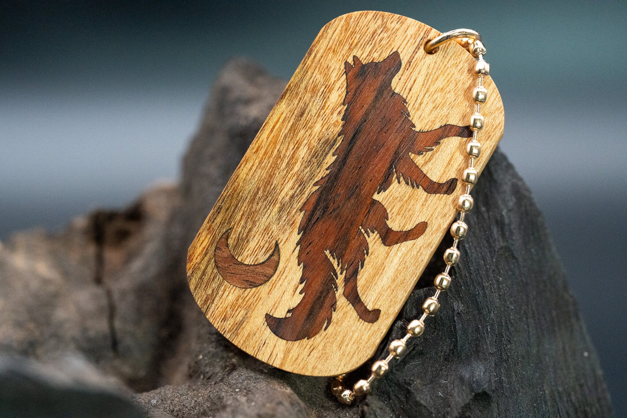 【蝶の樹】 モパネ ドッグタグ 象嵌 闊歩