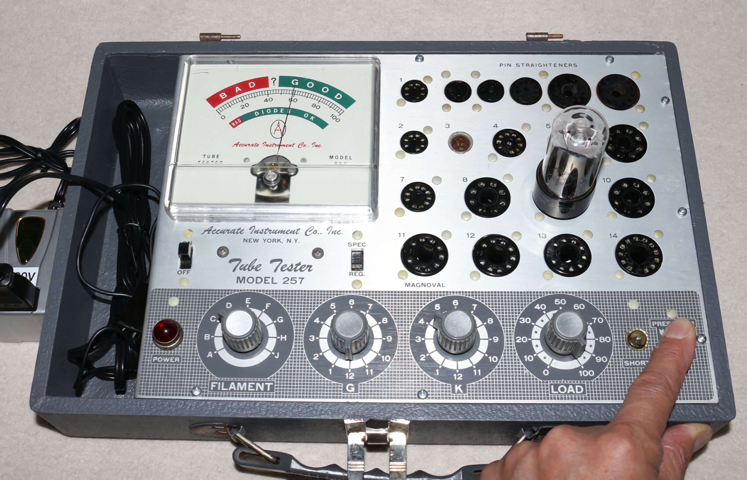 【真空管試験器】　Accurate257 真空管試験器 昇圧アダプター付き 真空管試験器】 Accurate257 真空管試験器 昇圧アダプター付き