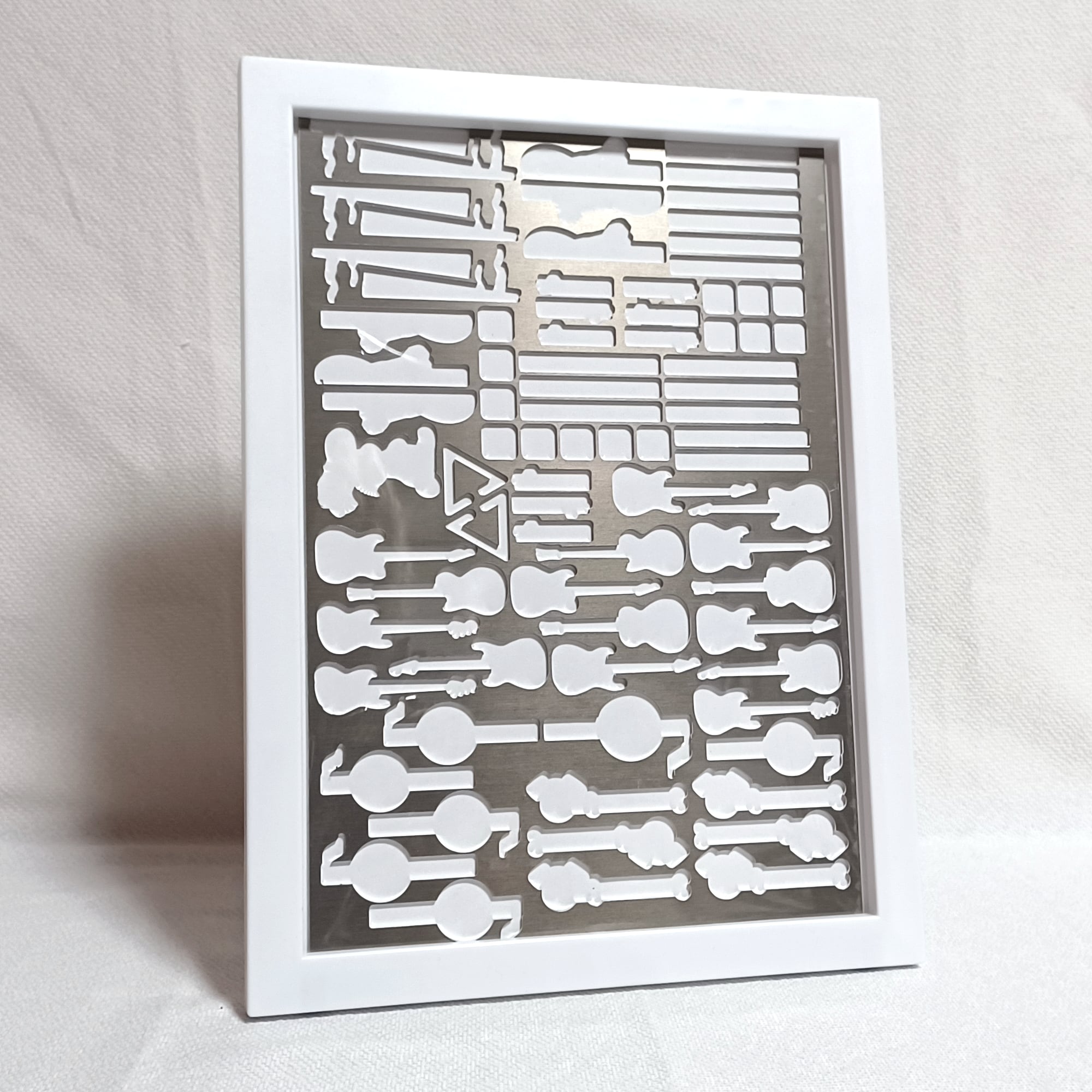 金属製【精密シルエットアートフレーム】世界で1点のオフカットデザインお部屋やお店のアクセントに / プレゼントにもおしゃれ